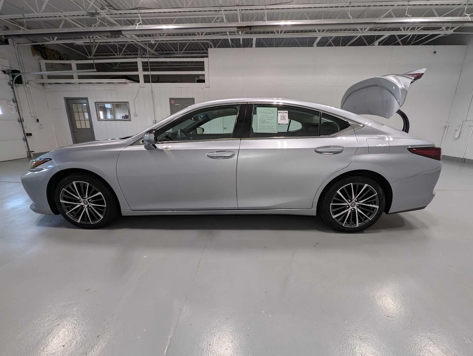 Used 2023 Iridium Lexus  image 12