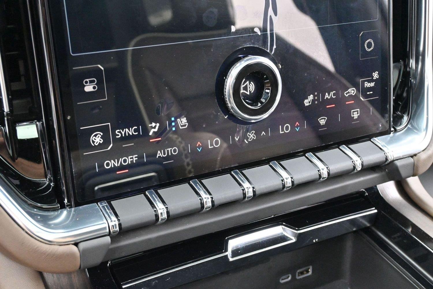 Used 2025 White Frost Tricoat GMC Denali Ultimate image 24