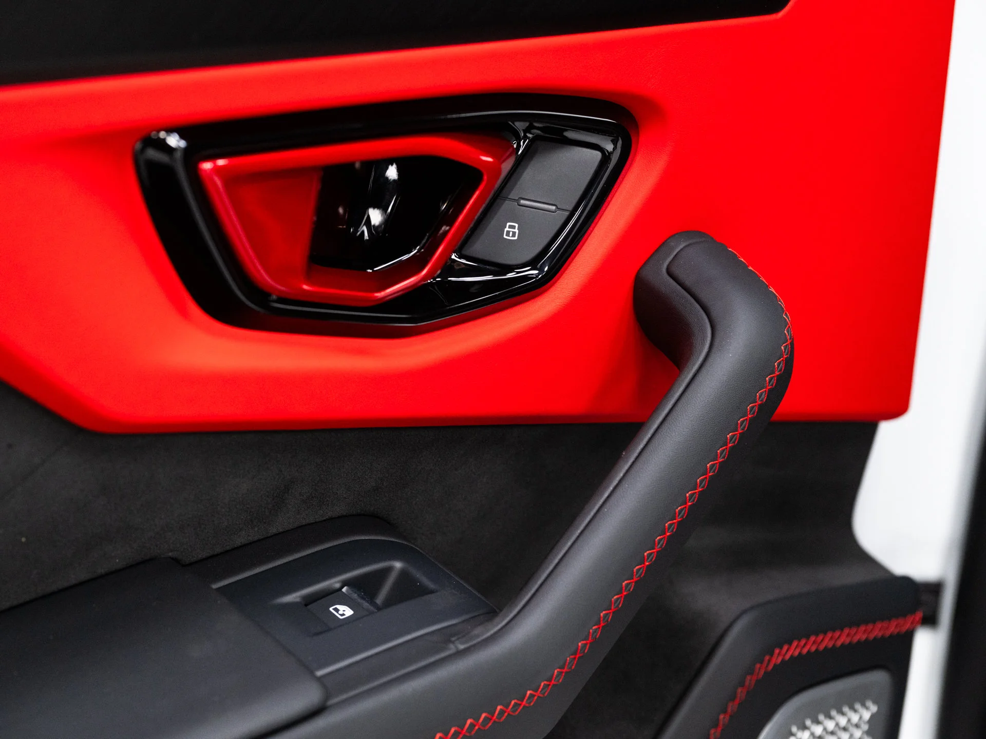 Used 2025  Lamborghini SE image 52