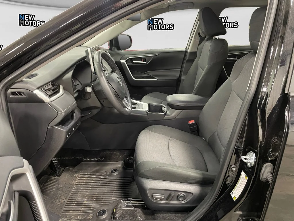 Used 2025 Midnight Black Metallic Toyota XLE image 9