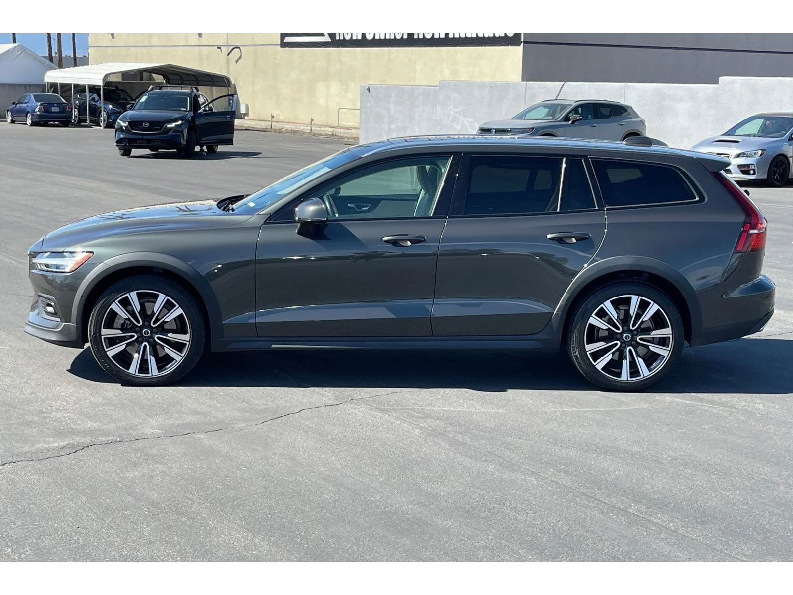 Used 2022 Pine Grey Metallic Volvo T5 image 2