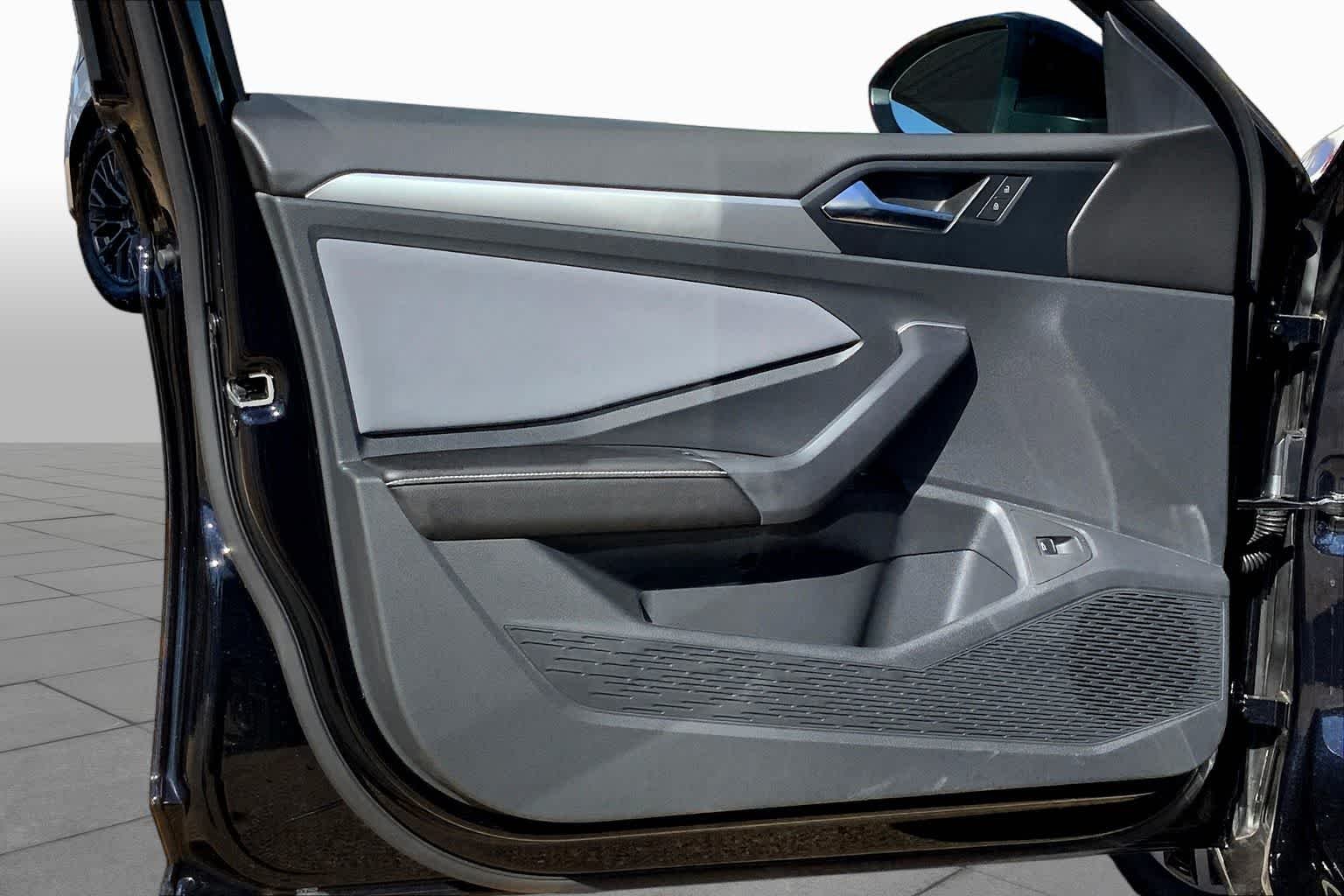 New 2026 Deep Black Pearl Volkswagen SE image 10