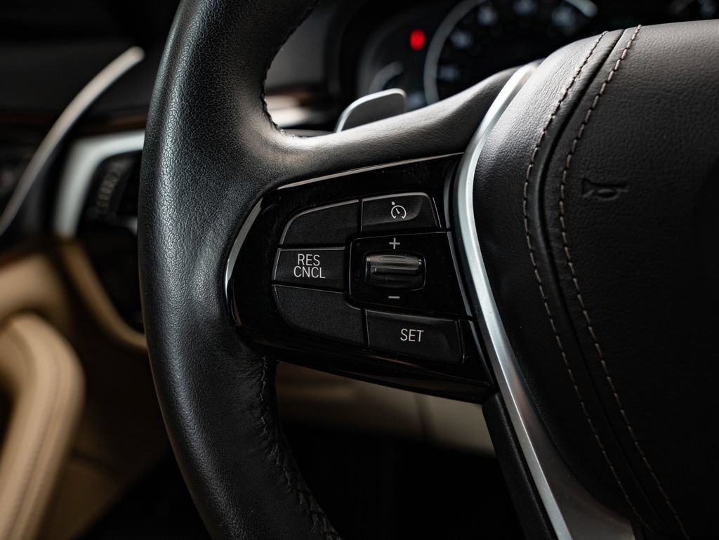 Used 2019 Jet Black BMW 540i image 27