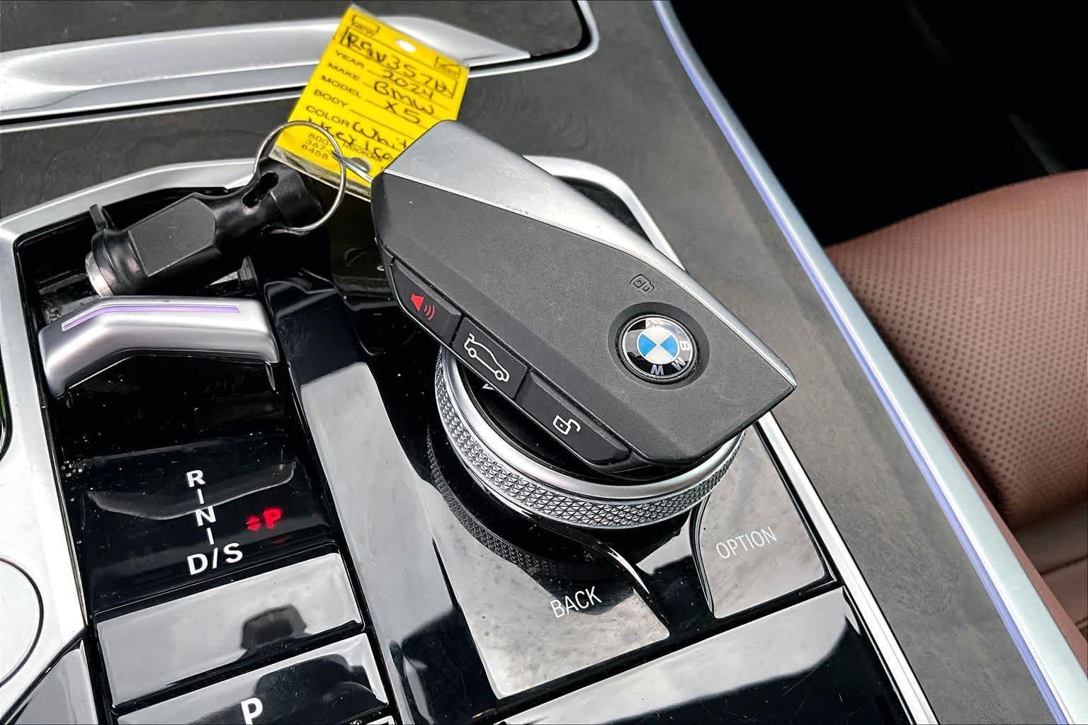 Used 2024 Alpine White BMW xDrive40i image 15