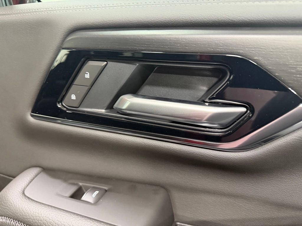 2026 GMC Yukon Denali - Photo 12