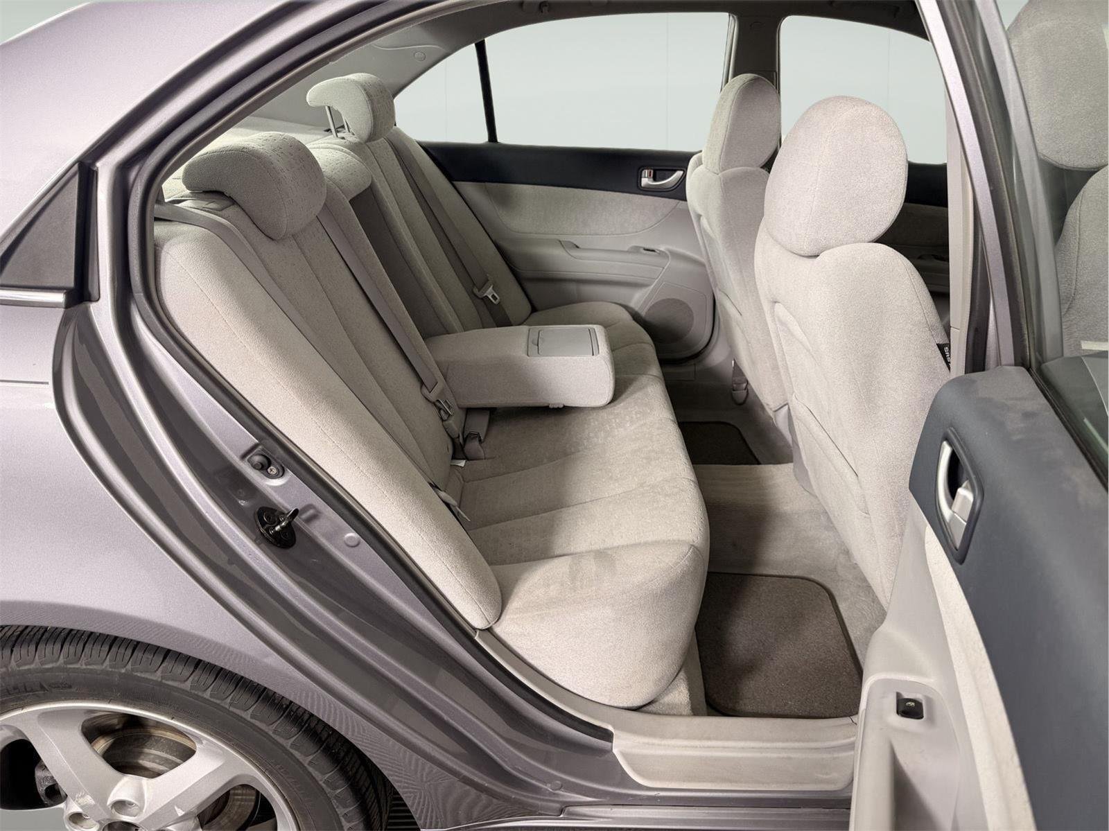 Used 2007 Golden Beige Hyundai SE image 17