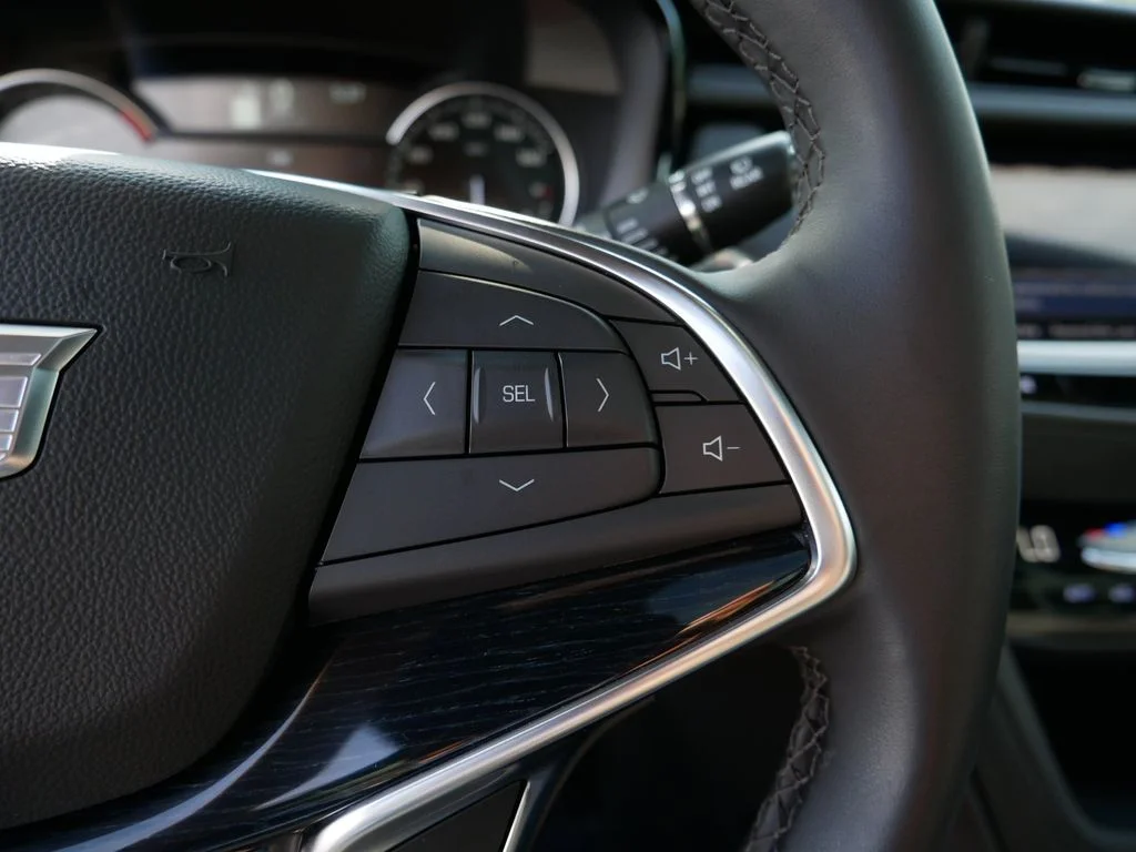 Used 2025 Green Cadillac Premium Luxury image 19
