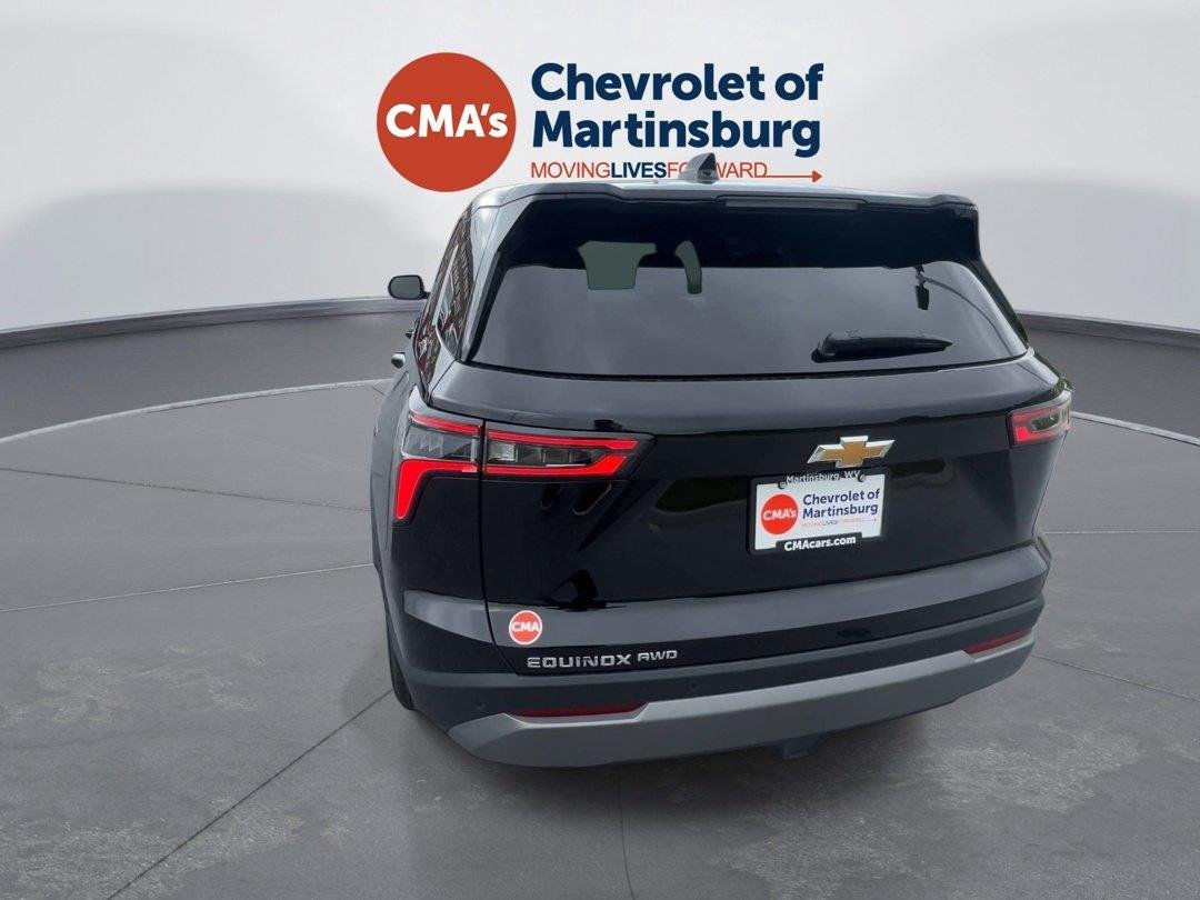 New 2027 Mosaic Black Metallic Chevrolet LT image 4