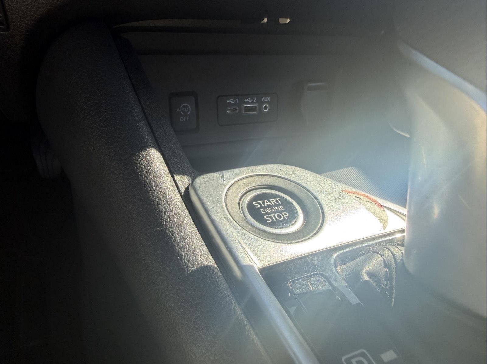 Used 2025 Aspen White Tricoat Nissan SV image 23