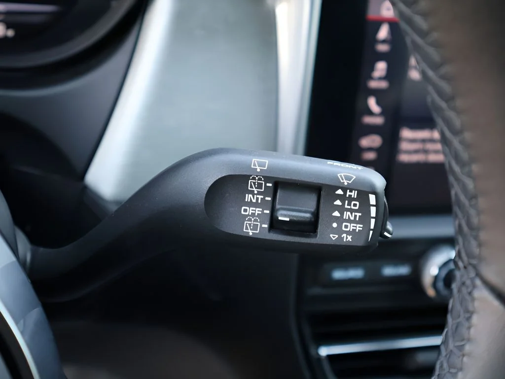 Used 2020 Dolomite Silver Metallic Porsche Turbo image 31