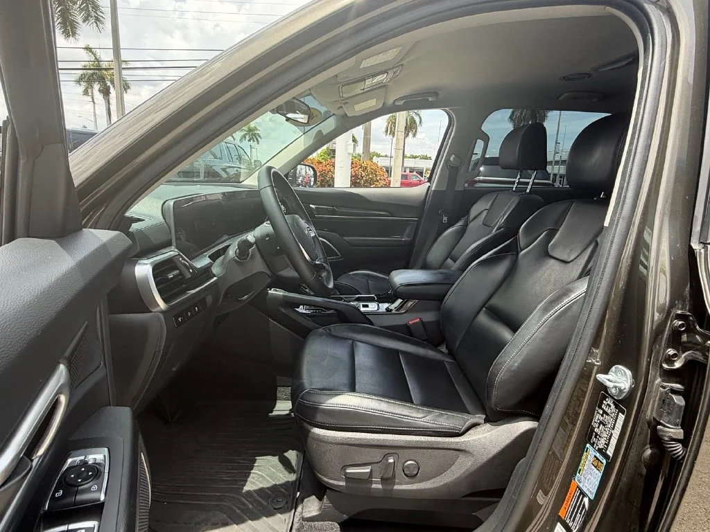 Used 2024 Green Kia S image 9