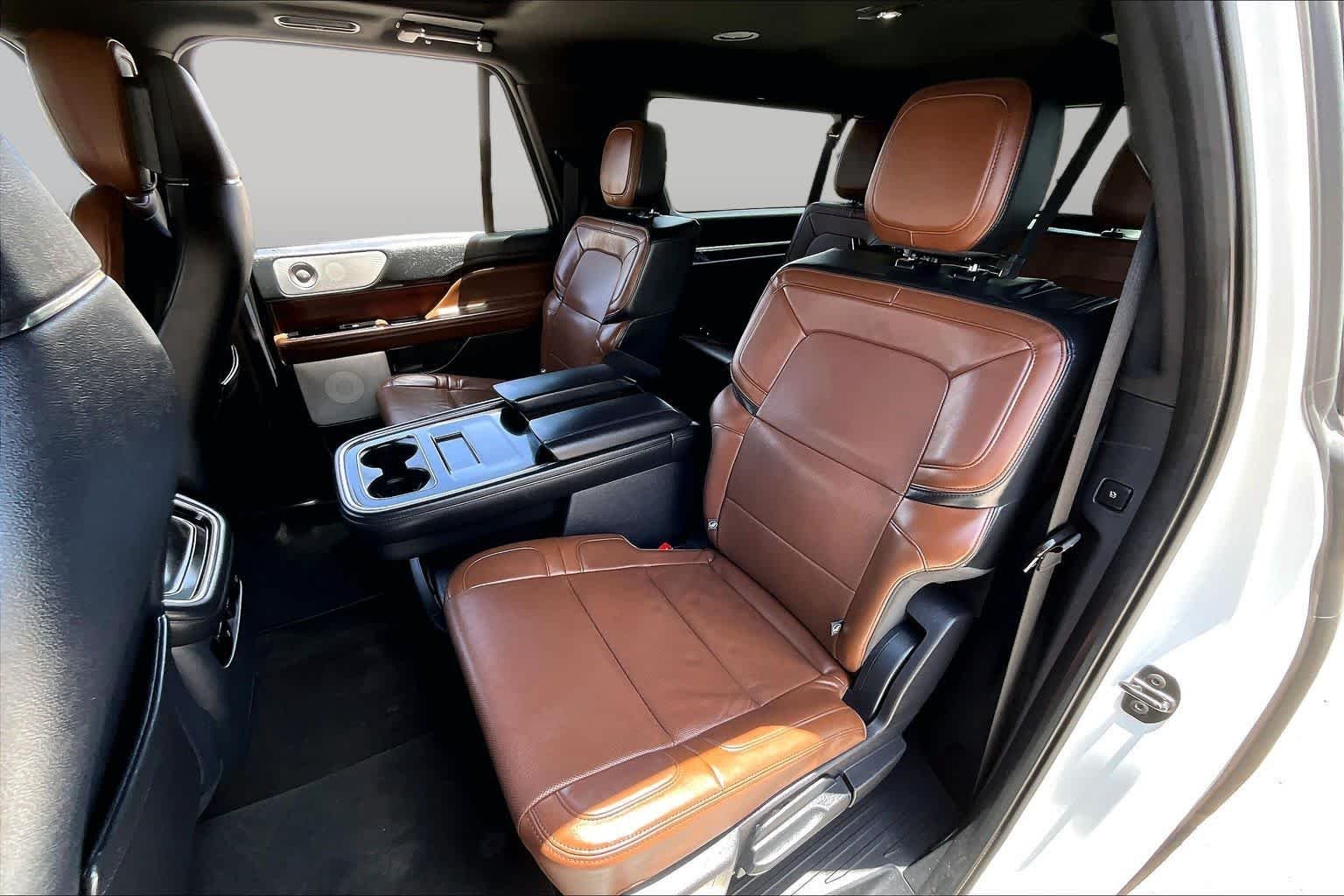 Used 2023 Pristine White Lincoln Reserve image 19