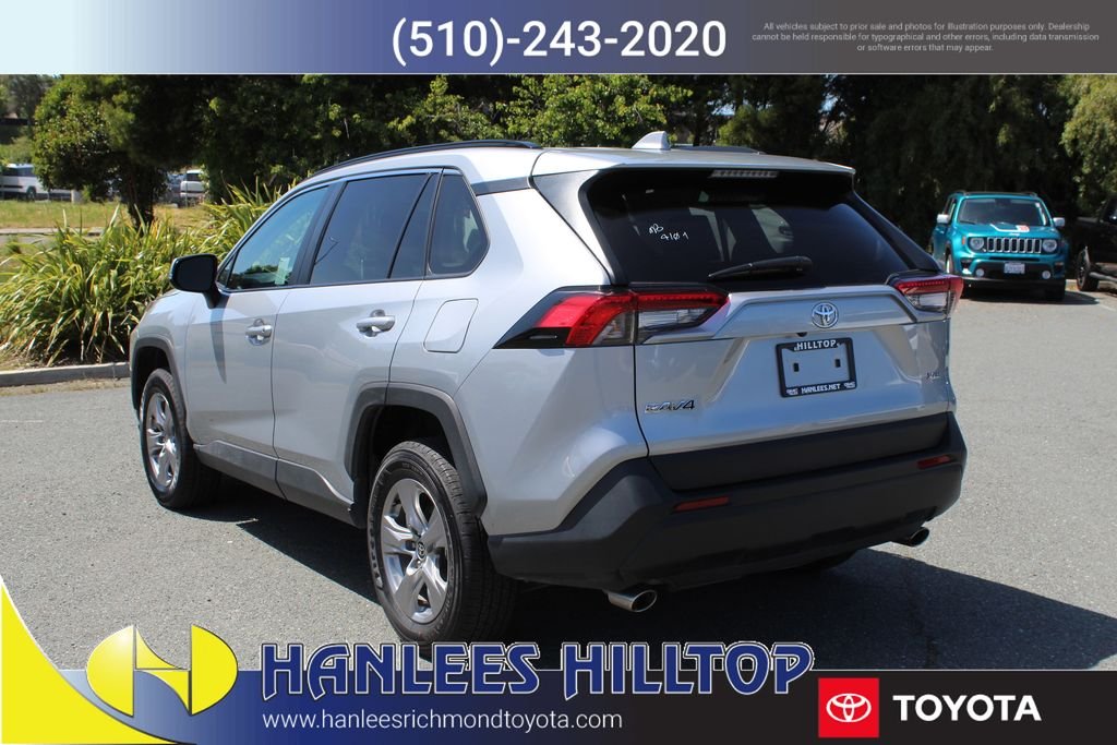Used 2025 Silver Toyota XLE image 9
