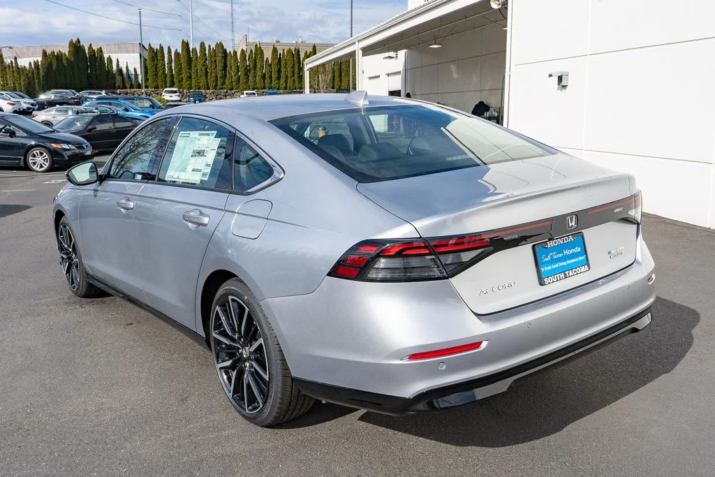 New 2026 Solar Silver Metallic Honda Touring image 8