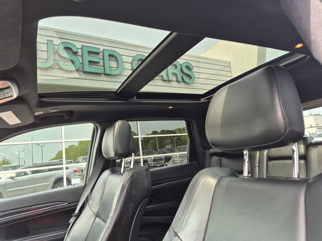 Used 2020 Silver Jeep Limited image 13