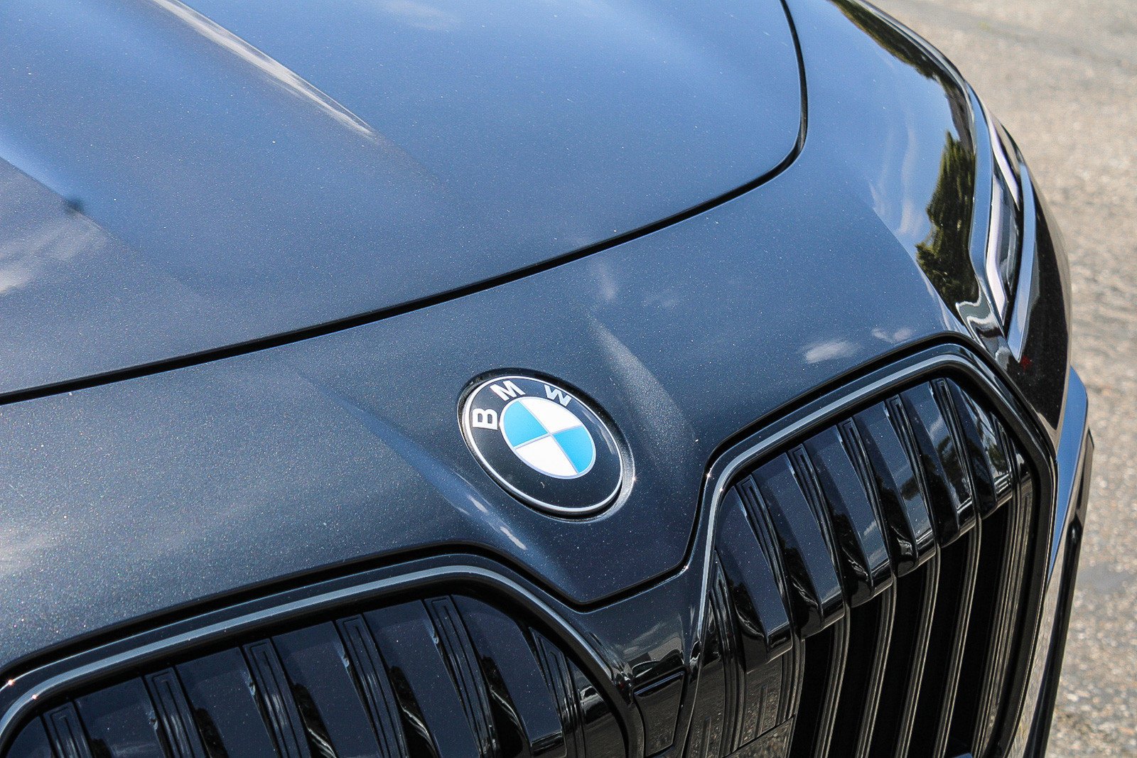 Used 2025 Black Sapphire Metallic BMW 740i image 10