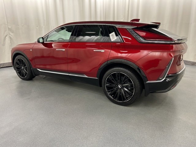 2025 Cadillac Lyriq Luxury photo 3