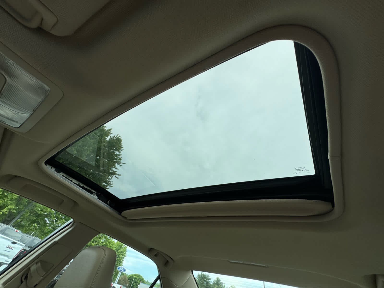 Used 2014 Creme Brulee Mica Toyota XLE image 21