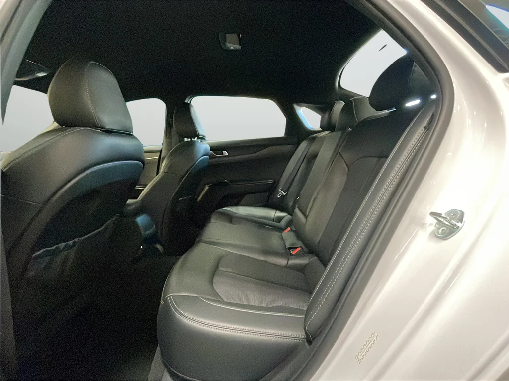 Used 2023 White Kia GT-Line image 27