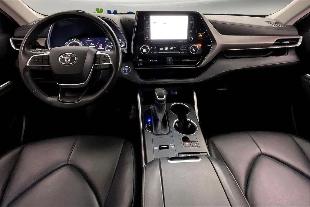 Used 2022 Silver Toyota XLE image 20