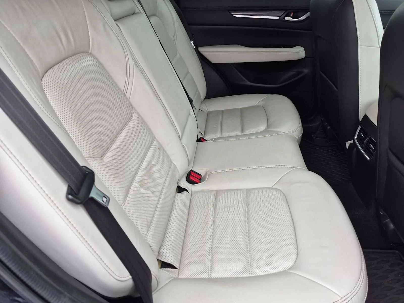 Used 2020 Deep Crystal Blue Mica Mazda Grand Touring image 21
