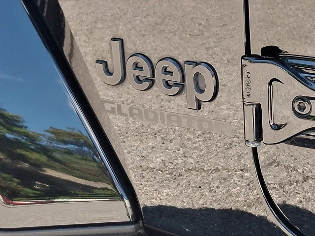 Used 2022 Black Jeep Sport image 31