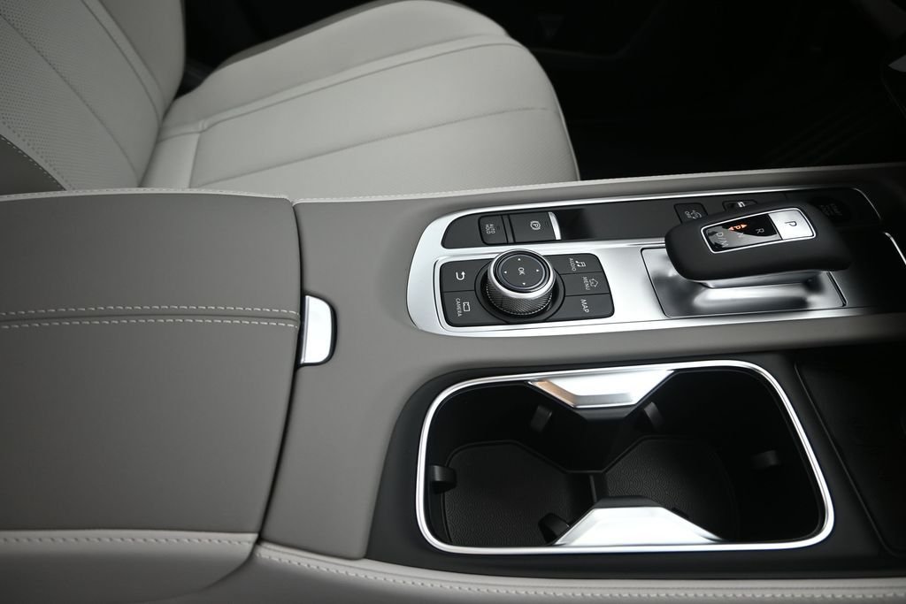 New 2027 RADIANT WHITE INFINITI Luxe FWD image 28