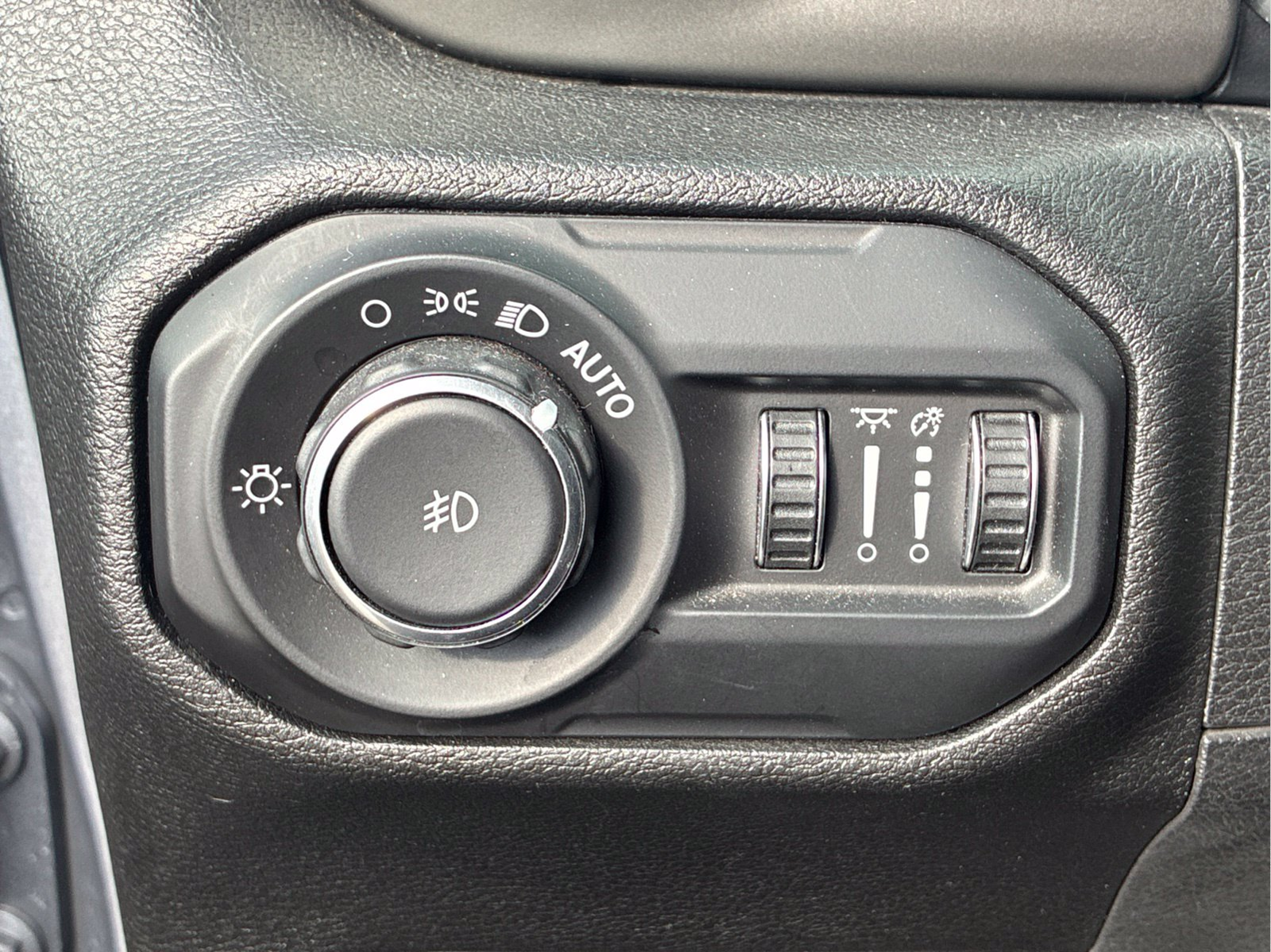 Used 2021 Silver Jeep Sport S image 23