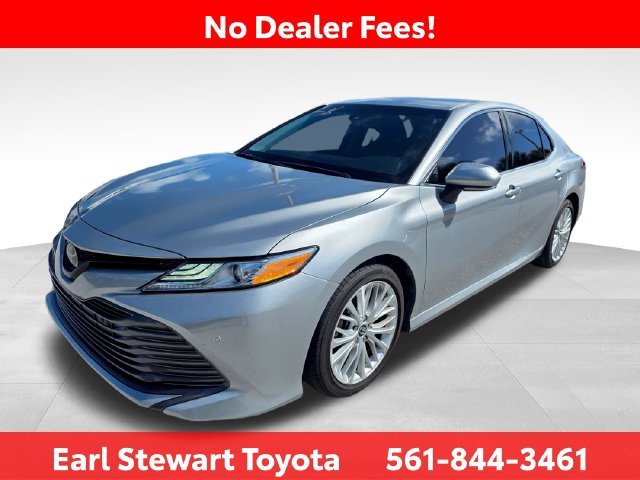 Used 2018 Silver Toyota XLE image 5
