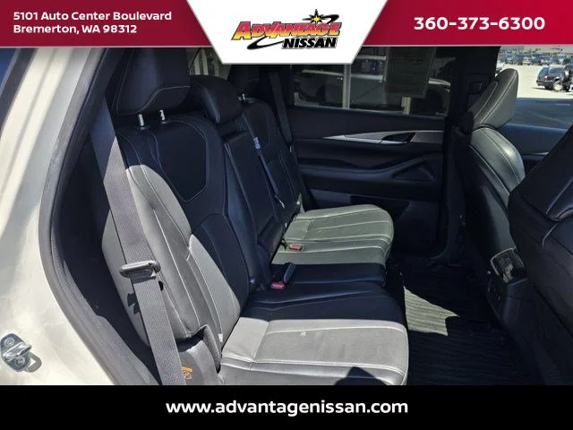 Used 2022 Majestic White INFINITI LUXE image 17