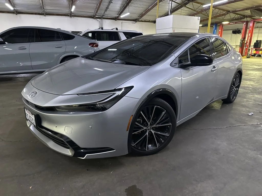 Used 2024  Toyota XLE image 3