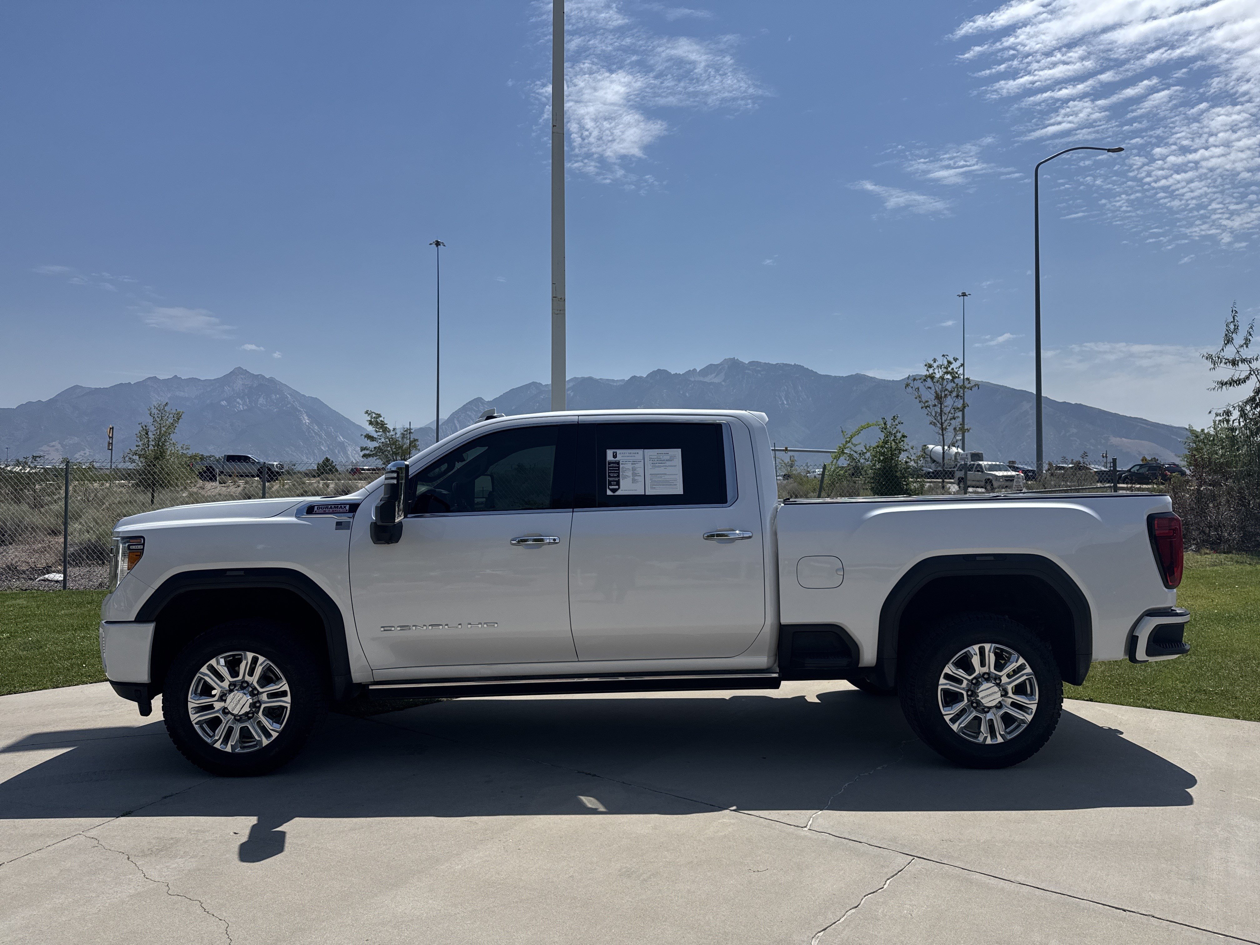 Used 2021 WHITE FROST TRICOAT GMC Denali image 2