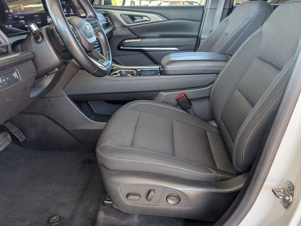 Used 2024 Summit White Chevrolet LT image 15