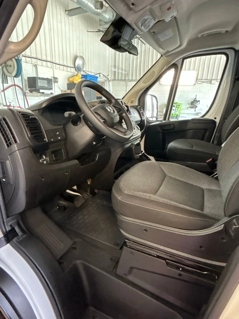 Used 2025 White Ram Base image 8