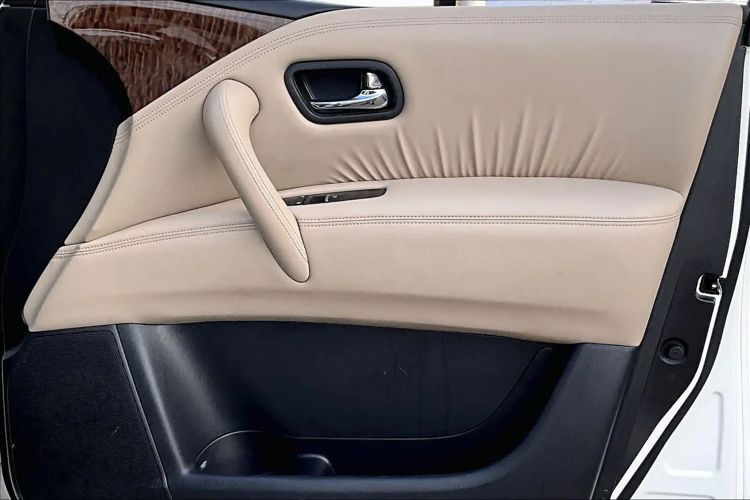 Used 2019 Pearl White Tricoat Nissan SL image 27