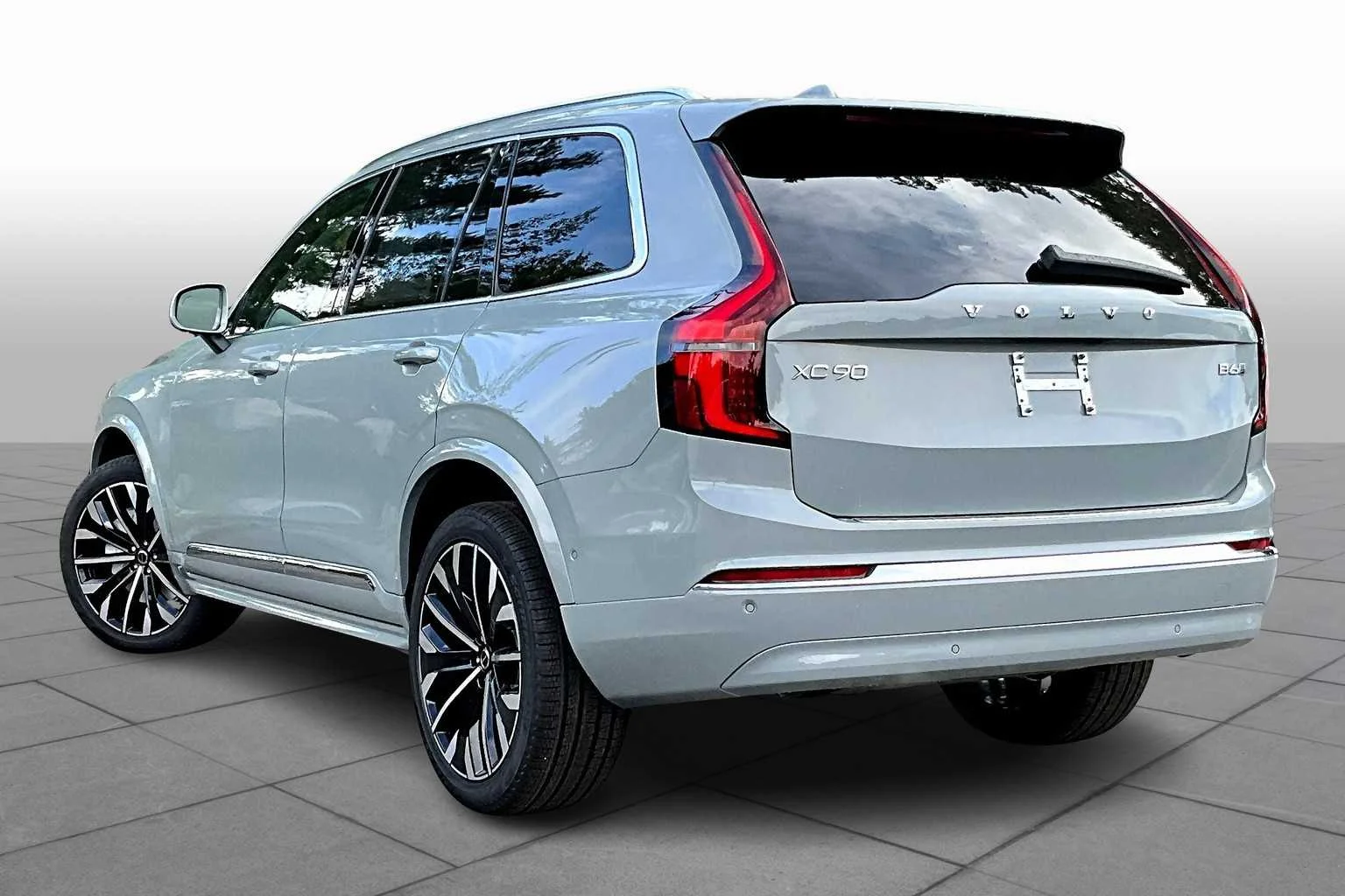 New 2026 Vapour Grey Volvo Plus image 3