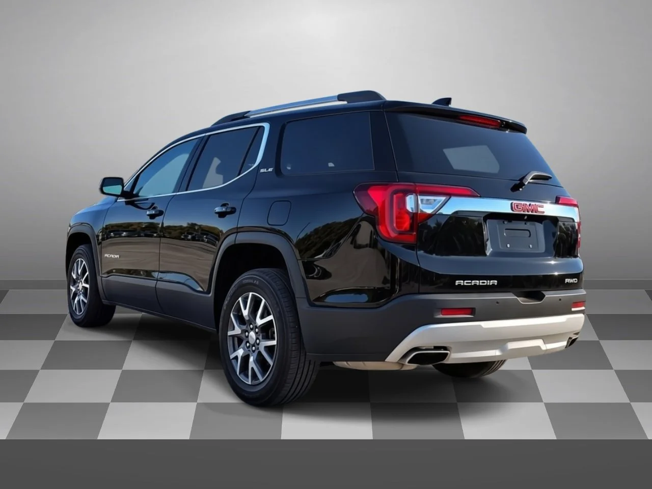 Used 2022 Ebony Twilight GMC SLE image 3
