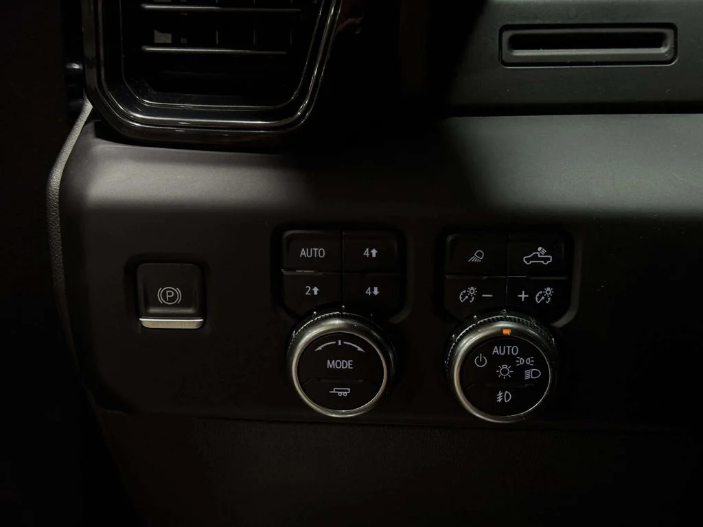 Used 2022 Silver GMC AT4 image 19