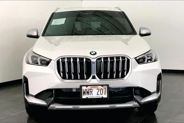 Used 2023 Mineral White Metallic BMW xDrive28i image 3