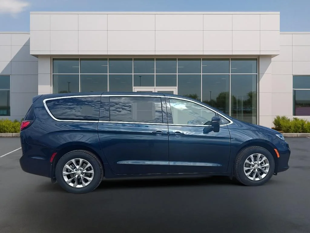 2025 Chrysler Pacifica Select - Photo 8