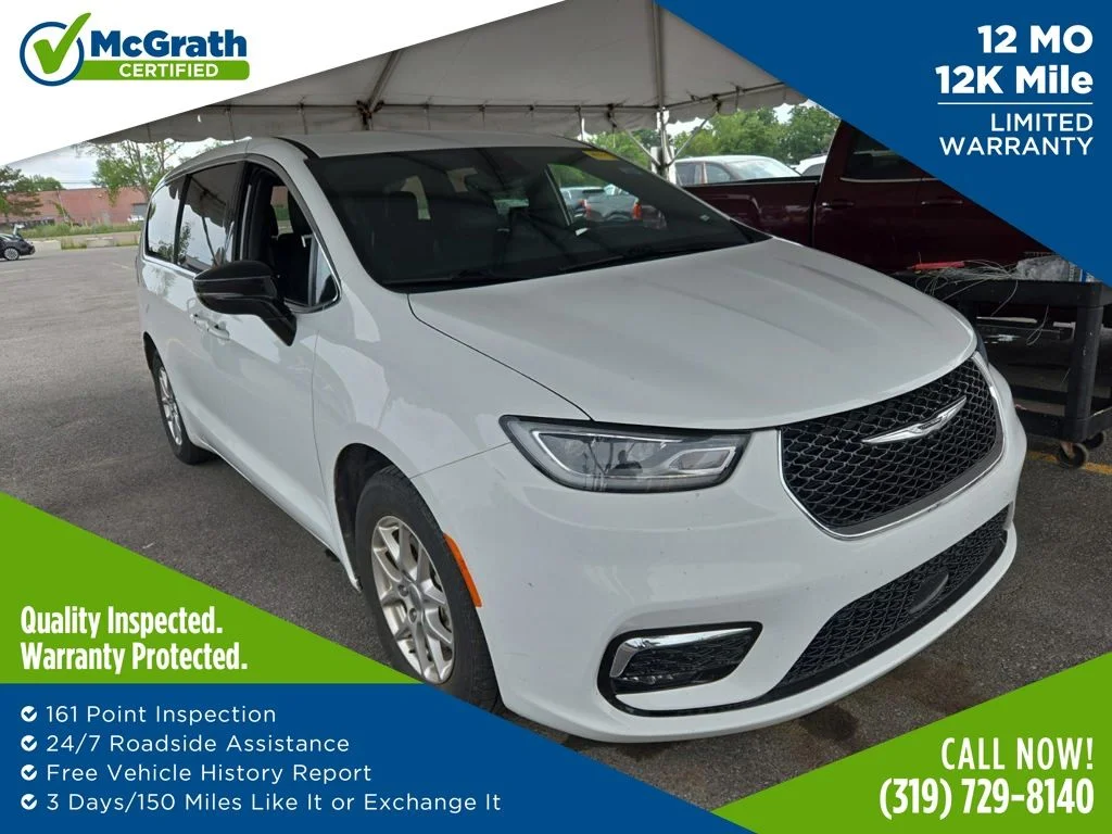 Used 2025 White Chrysler Select image 1