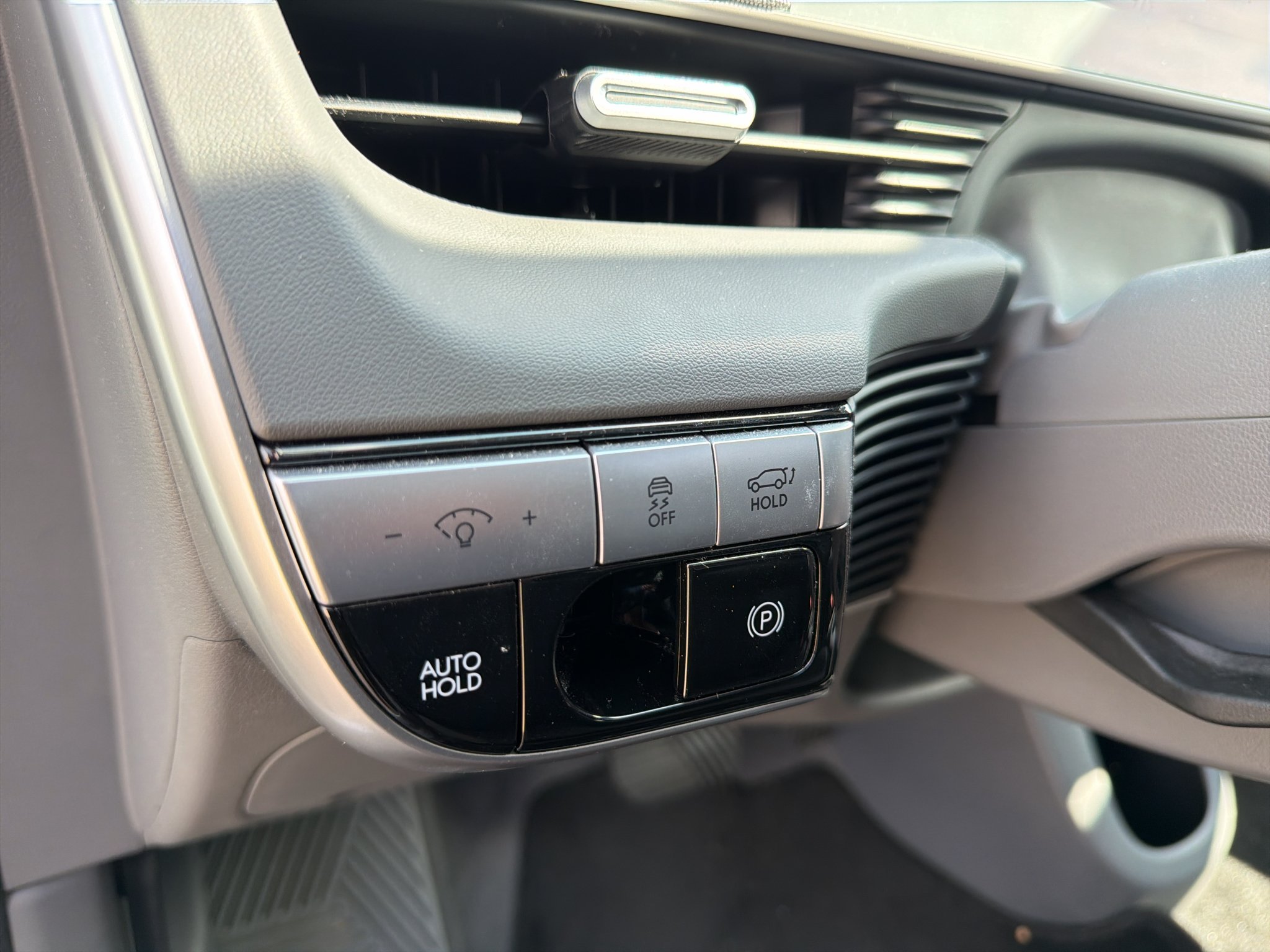 Certified Used 2024 Atlas White Hyundai SEL image 19