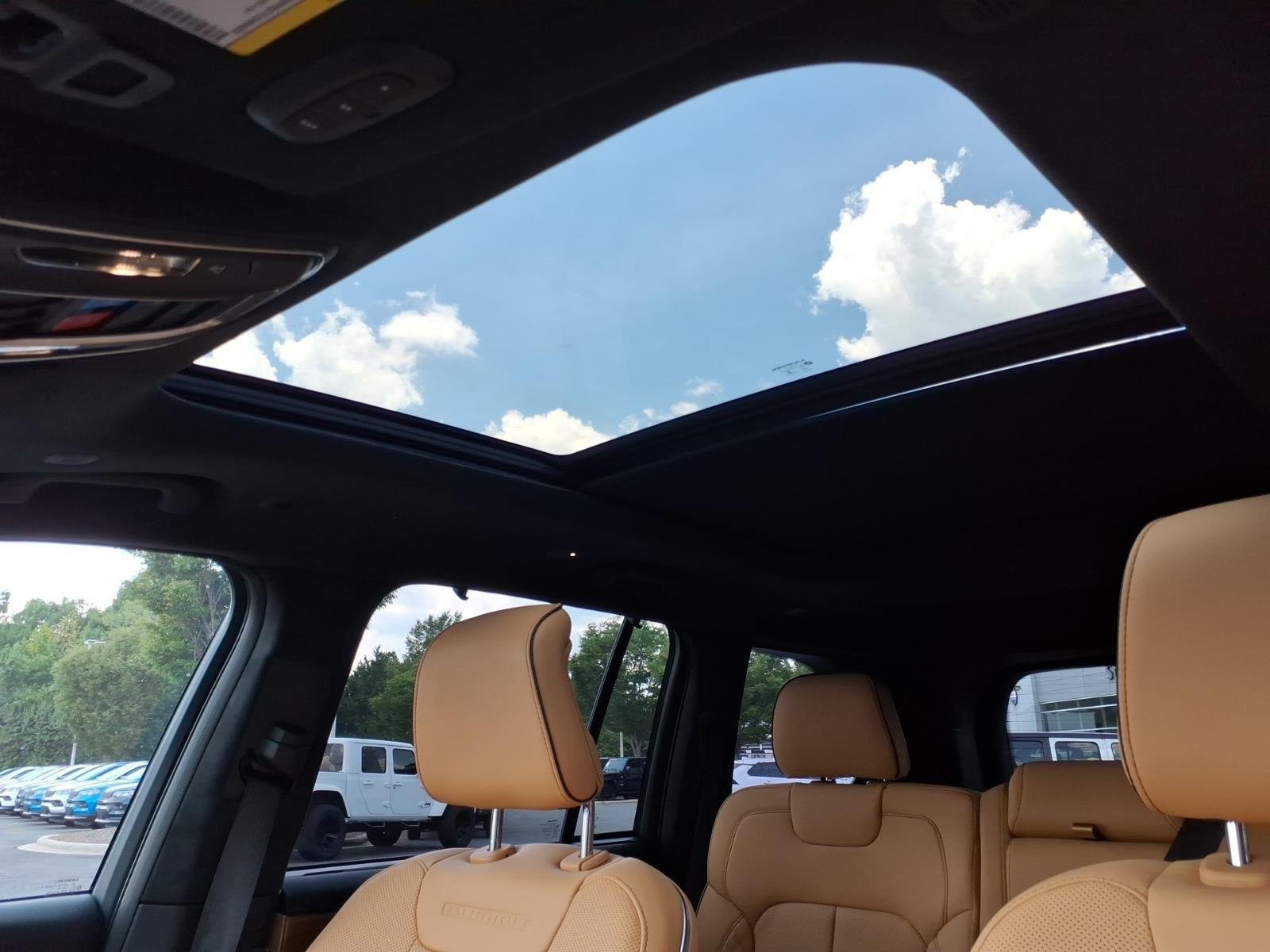 New 2026 Bright White Clear-Coat Exterior Paint Jeep Summit image 6