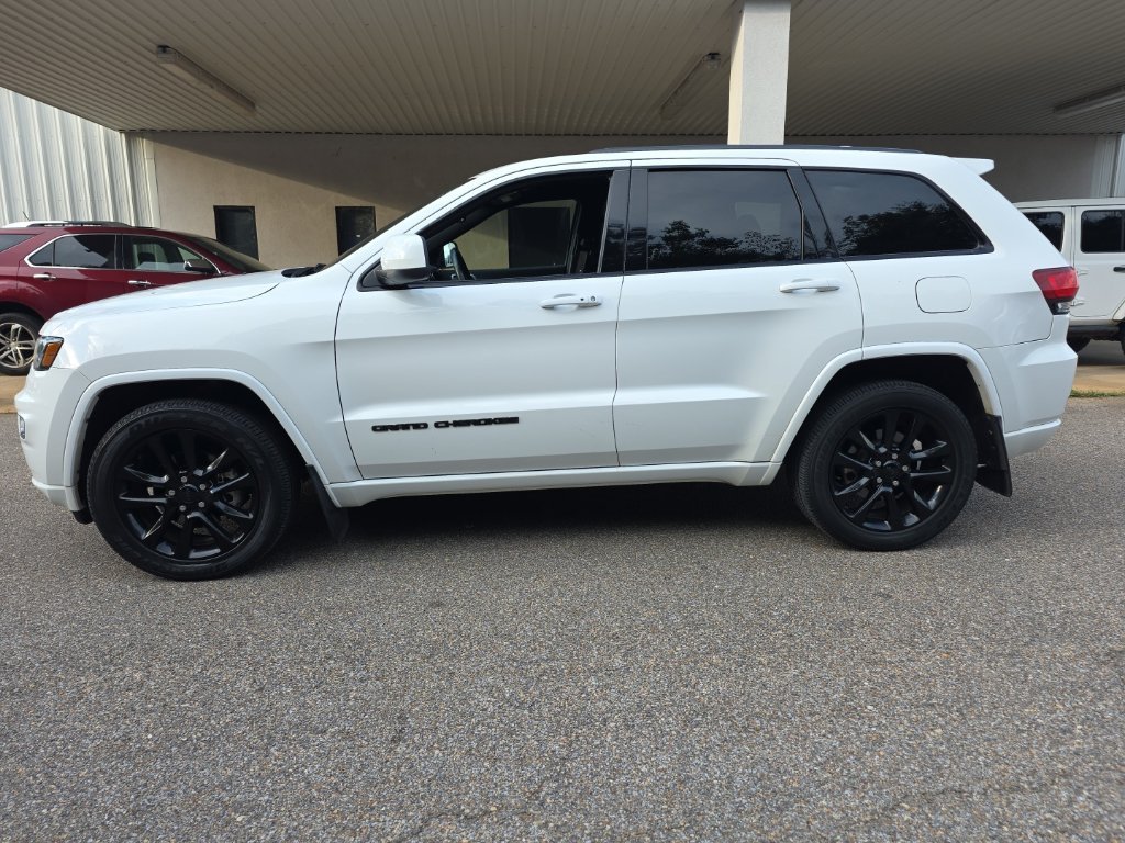 Used 2020 White Jeep Altitude image 2