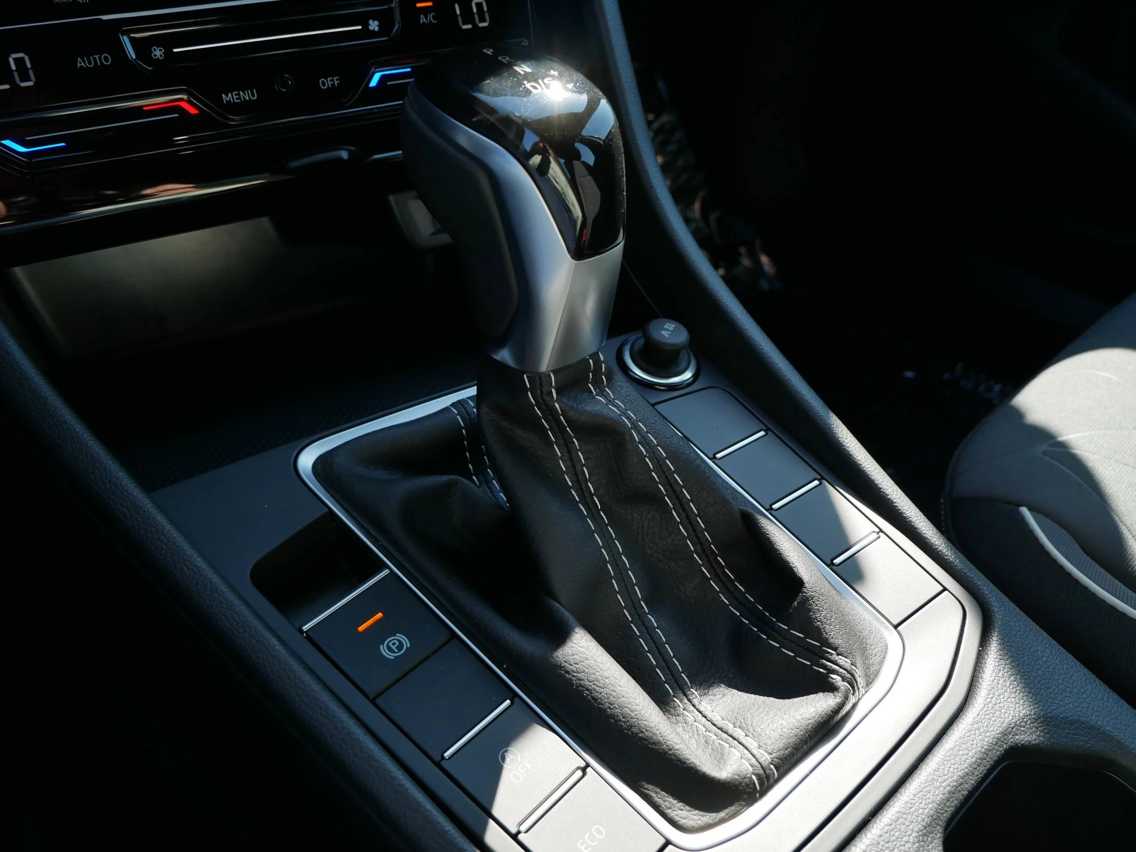 2025 Volkswagen Jetta Sport - Photo 9