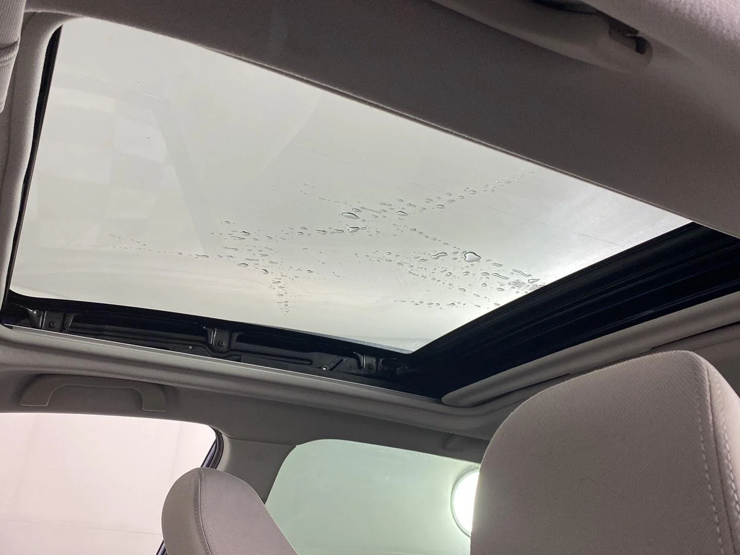 Used 2018 Quartz Blue Pearl Subaru Premium image 21