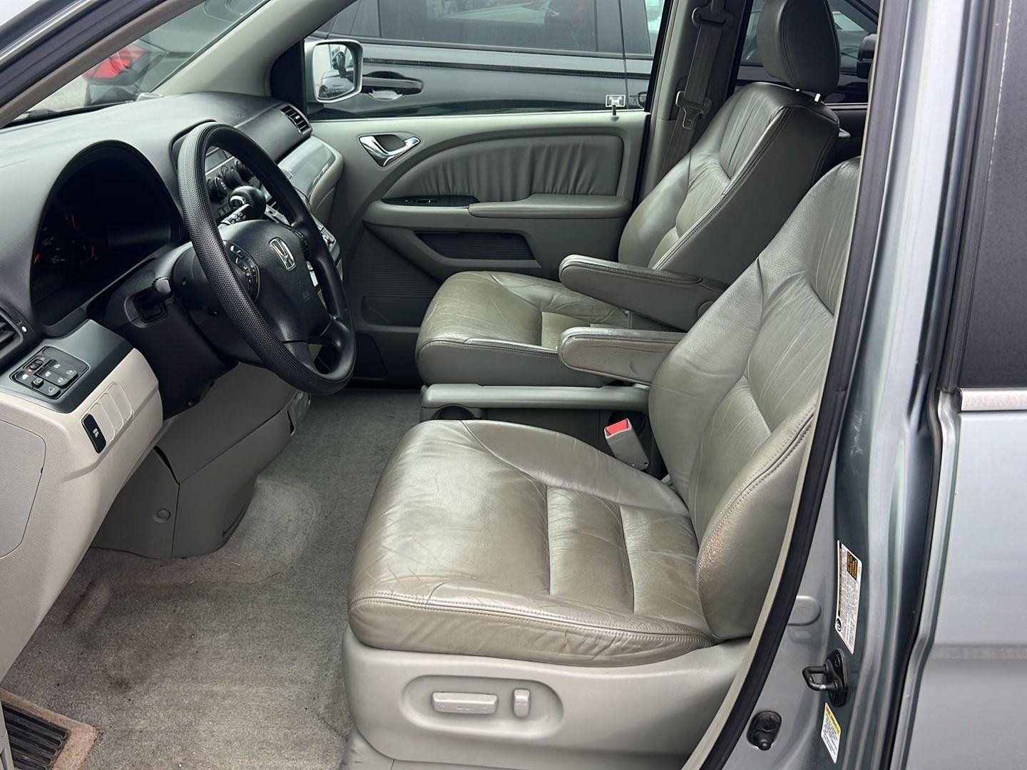 Used 2005  Honda EX-L image 9