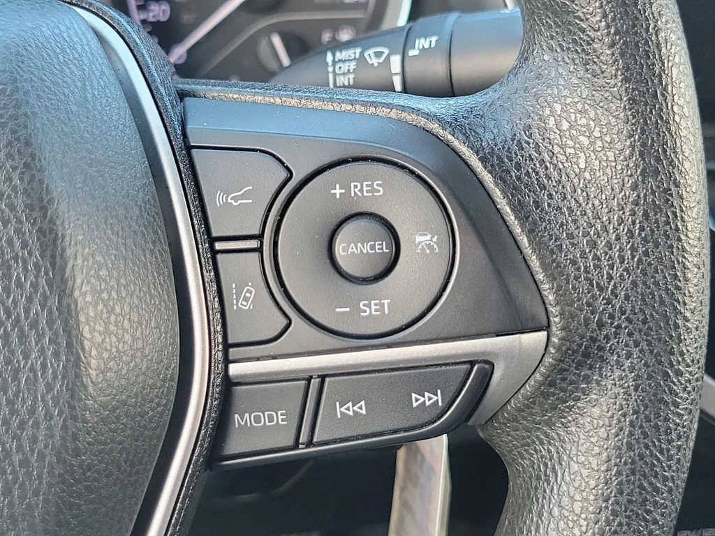 Used 2022 White Toyota LE image 6