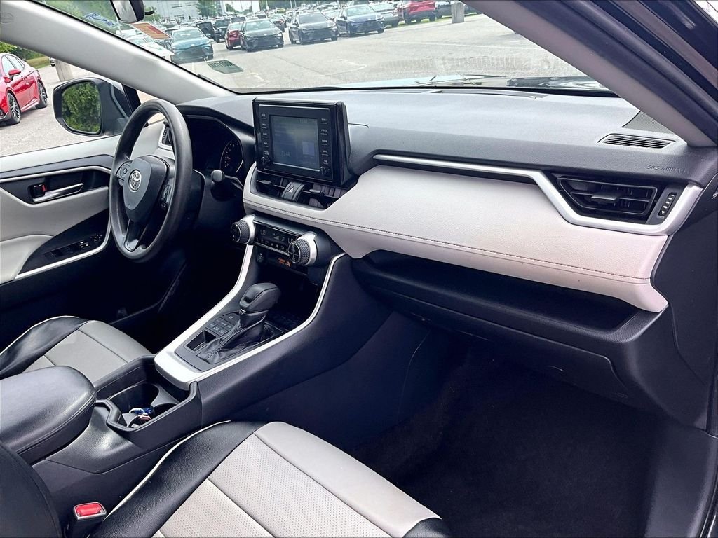 Used 2019 Black Toyota XLE image 12
