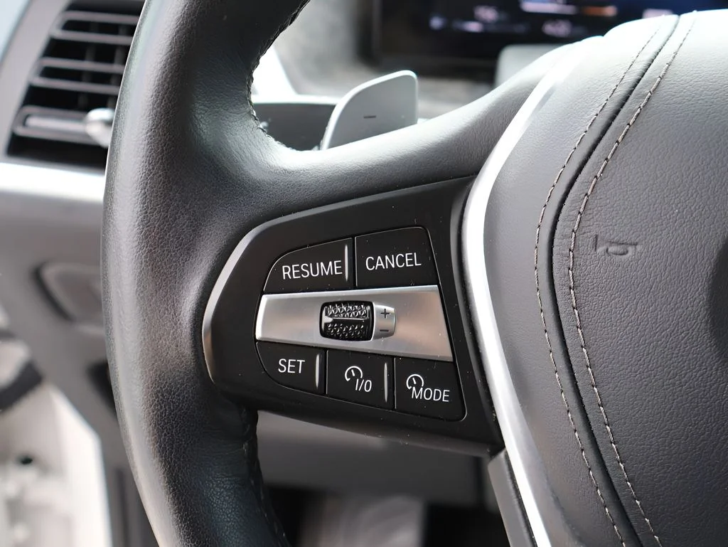 Used 2024 Mineral White Metallic BMW xDrive40i image 34